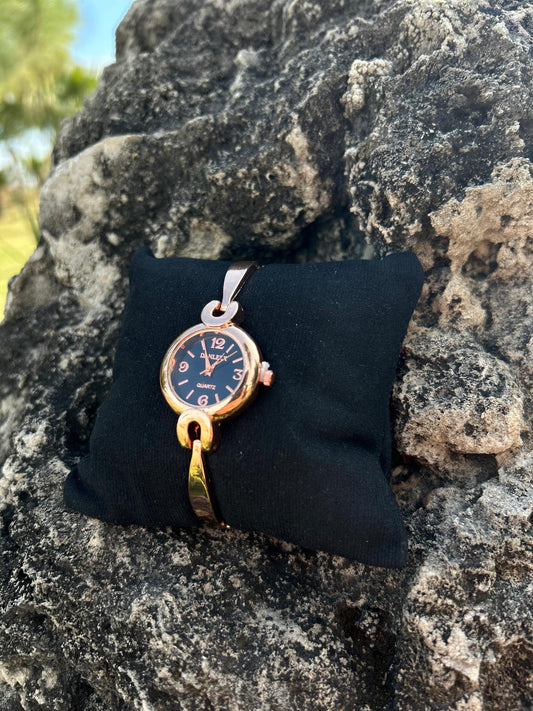 Women's Fashionable Waterproof Watches with Elegant Design