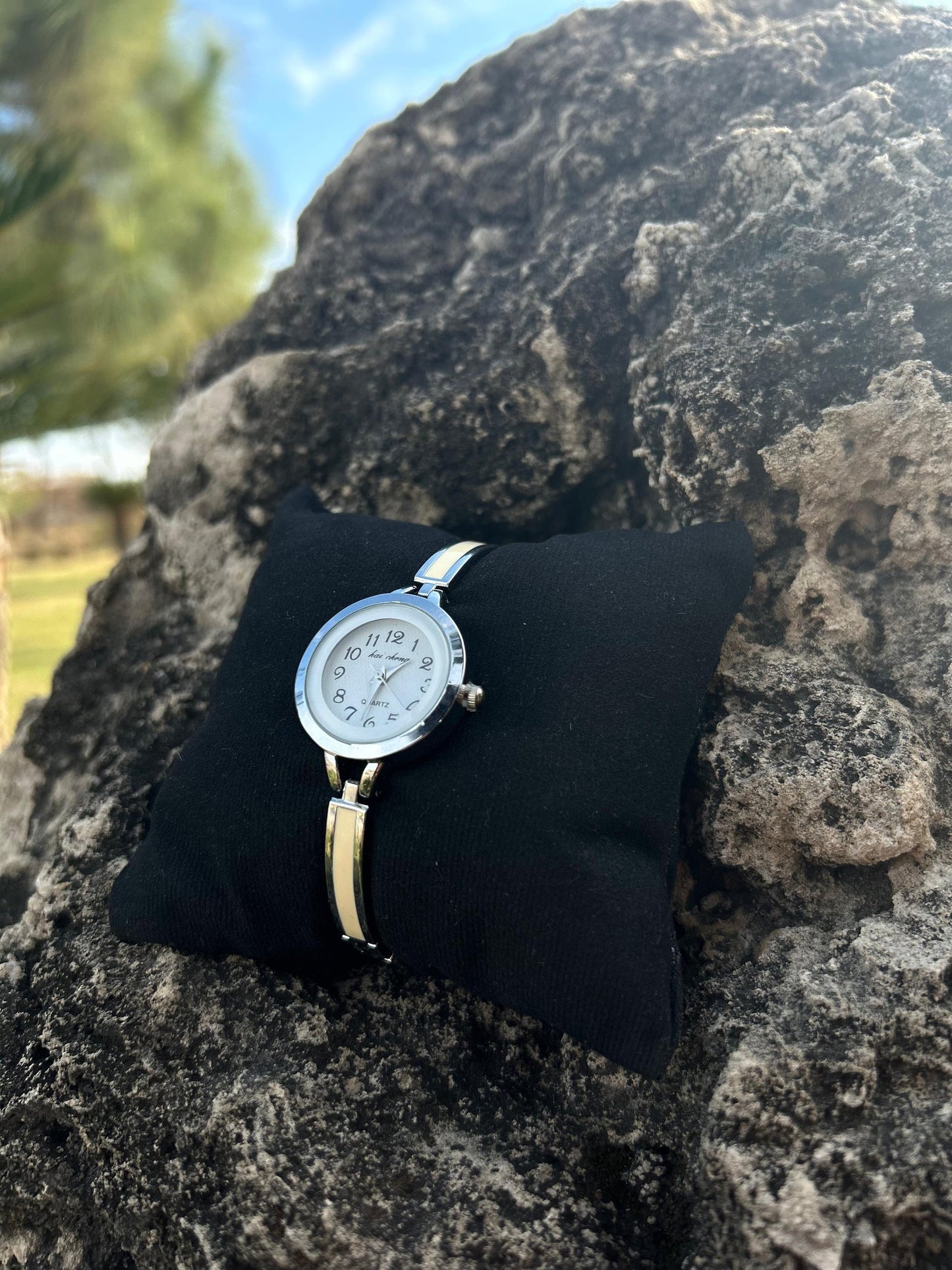 Women's Fashionable Waterproof Watches with Elegant Design