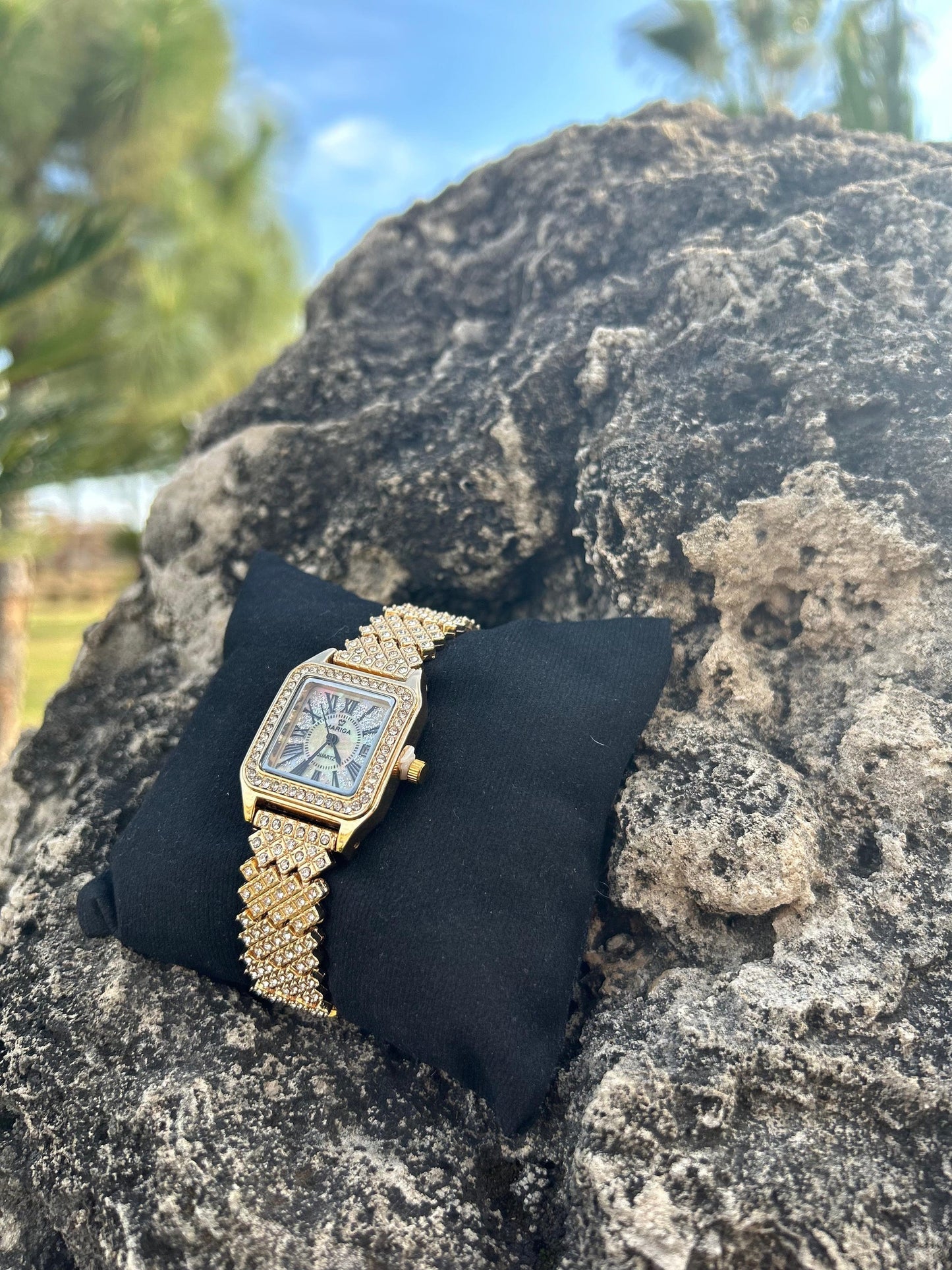 Women's Fashionable Waterproof Watches with Elegant Design