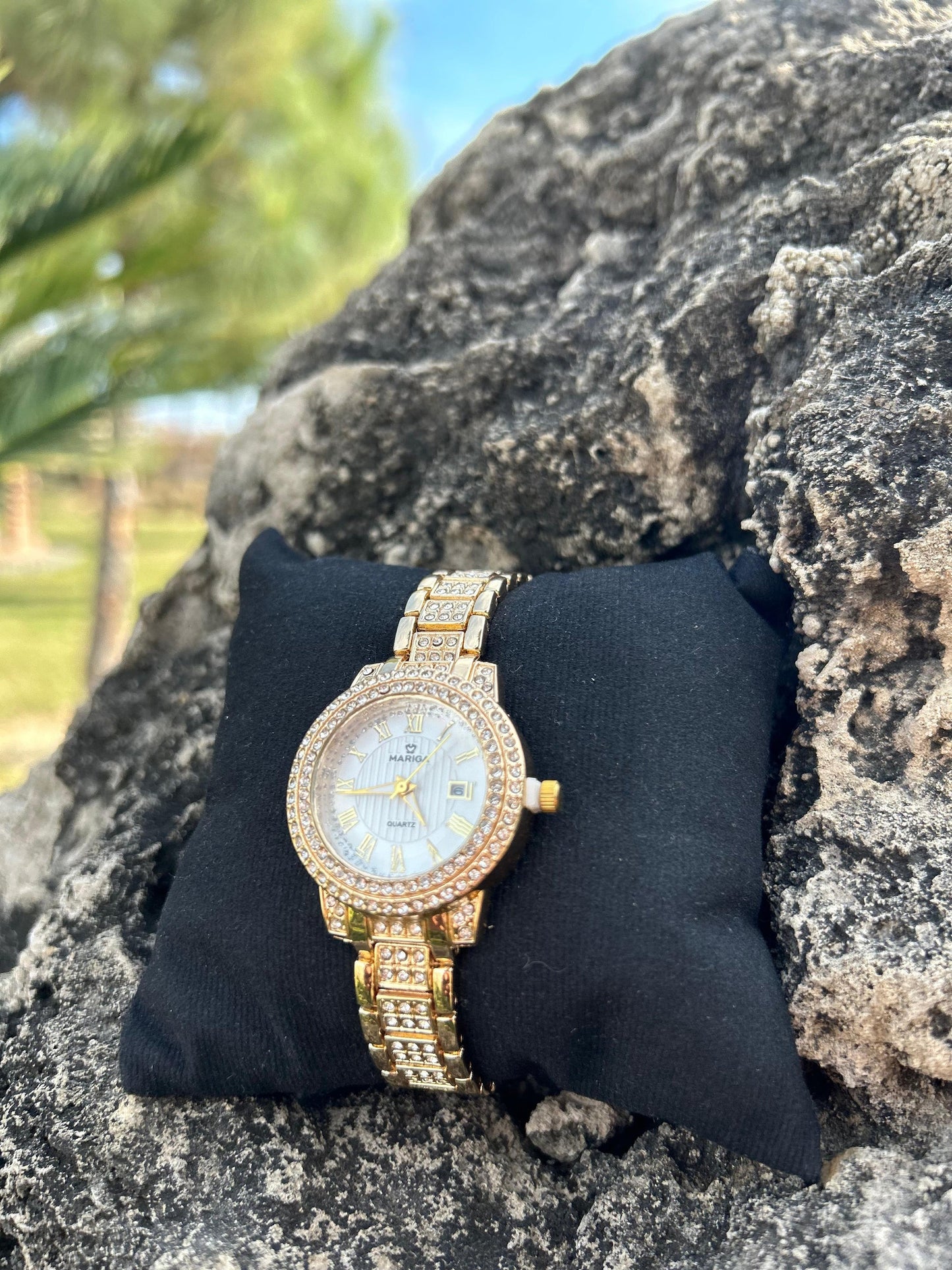 Women's Fashionable Waterproof Watches with Elegant Design